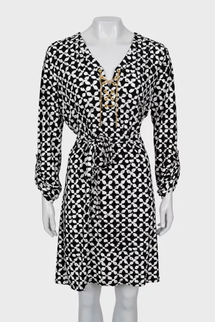 Printed dress decorated with chain