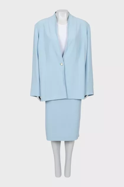 Straight-cut suit