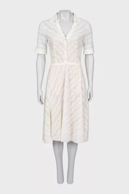 Fitted dress with pattern