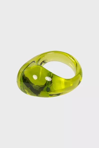 Massive crystal ring
