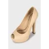 Beige open toe shoes
