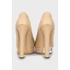 Beige open toe shoes