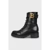 Leather boots with metal logo