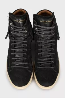 Suede sneakers decorated with fringes