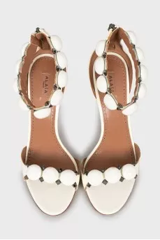 Lacquered sandals with decor