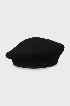 Wool beret with tag