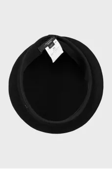 Wool beret with tag