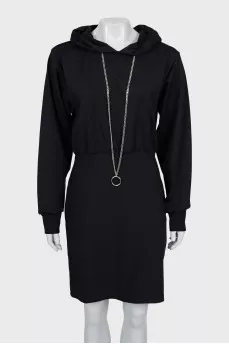 Dress with a hood decorated with a chain