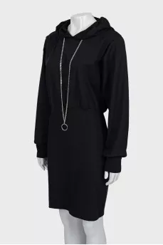 Dress with a hood decorated with a chain