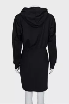 Dress with a hood decorated with a chain
