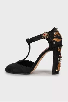 Textile shoes with decor