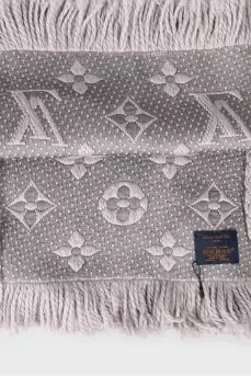 Шарф из шерсти с бахромой