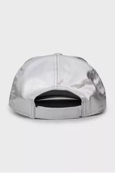 Silver cap with tag