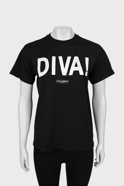 T-shirt with raised print and tag