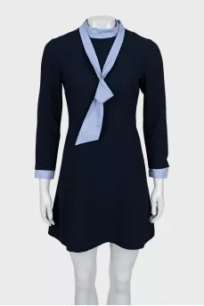 Fitted dress with detachable collar