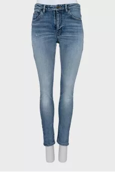 Голубые джинсы skinny fit с заплатками