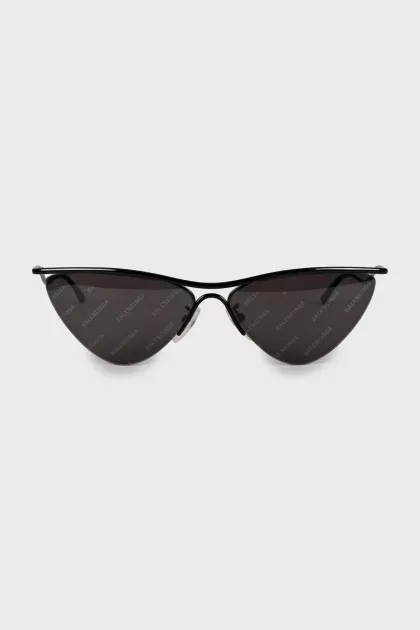 Triangular sunglasses in signature print