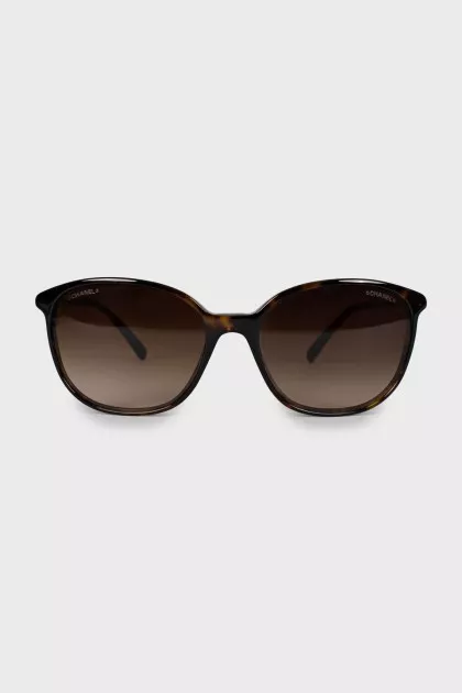 Wayfarer sunglasses with rhinestones