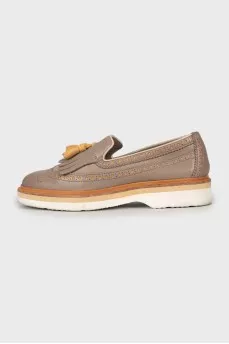 Leather shoes with perforations and fringes