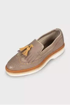 Leather shoes with perforations and fringes