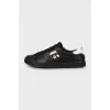 Men's sneakers with branded patch