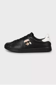 Men's sneakers with branded patch