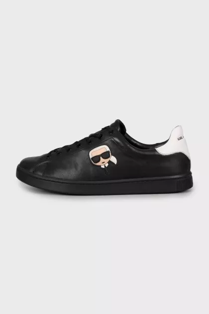 Men's sneakers with branded patch