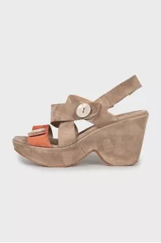 Suede sandals decorated with buttons