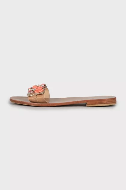 Leather slides with decor