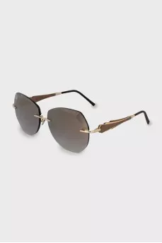 Sunglasses with wooden temples