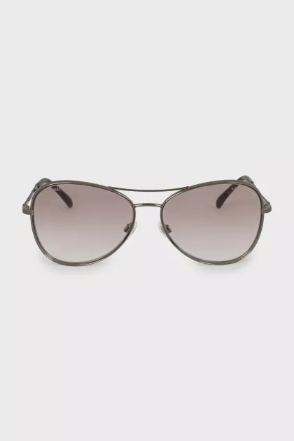 Aviator sunglasses with decorative arms