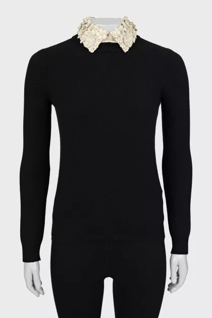 Sweater with decorated collar