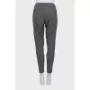Tapered gray trousers with pockets