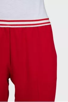 Cropped red trousers with arrows