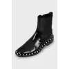 Leather boots decorated with pearls