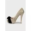 Leather shoes with velor bow
