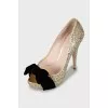 Leather shoes with velor bow