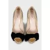 Leather shoes with velor bow