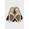 Leather shoes with velor bow