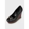Leather shoes with wooden wedges