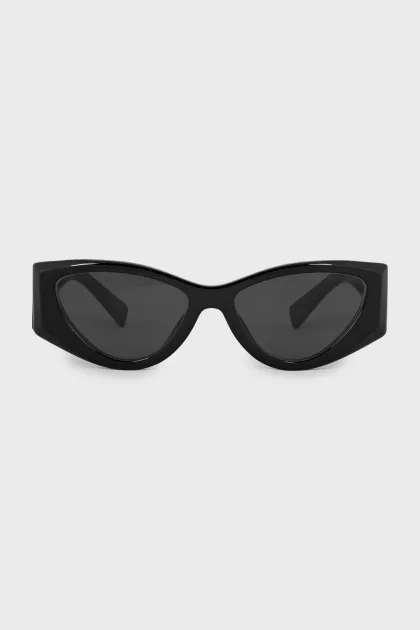 Sunglasses with gold logo