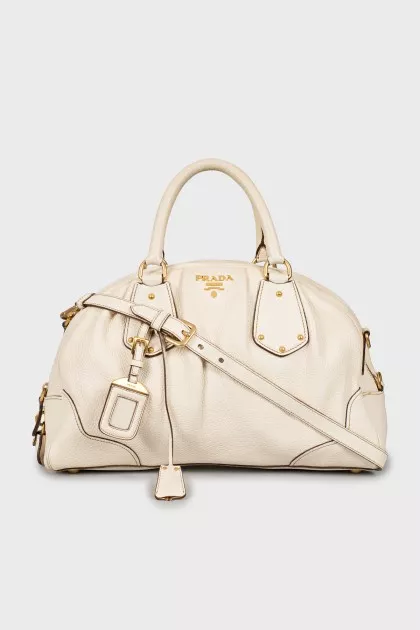 Leather bag with gold logo