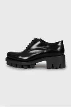 Leather shoes with textured soles