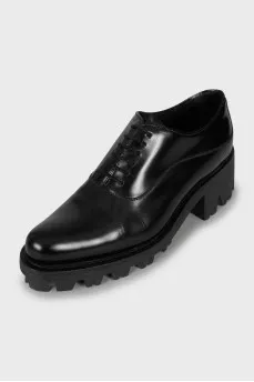 Leather shoes with textured soles