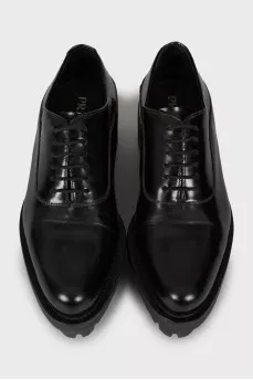 Leather shoes with textured soles
