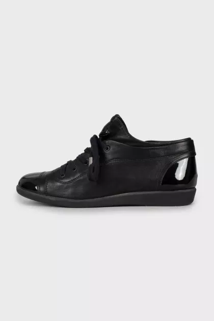 Leather sneakers with patent toe