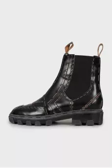 Leather boots with contrast stitching