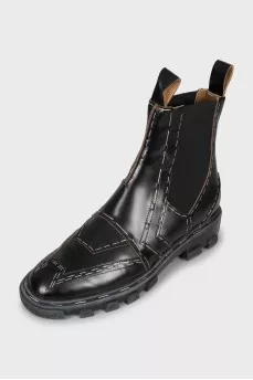 Leather boots with contrast stitching
