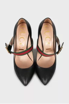 Leather shoes with textile strap