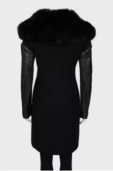 Coat with leather sleeves and fur